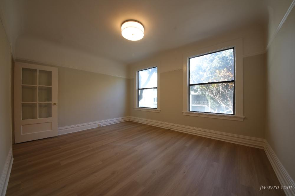 Hardwood Floor 1 bed/1 bath