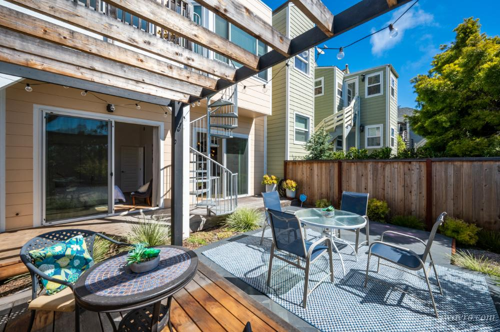 Amazing 1 Bedroom Condo w/ Private Deck & Office