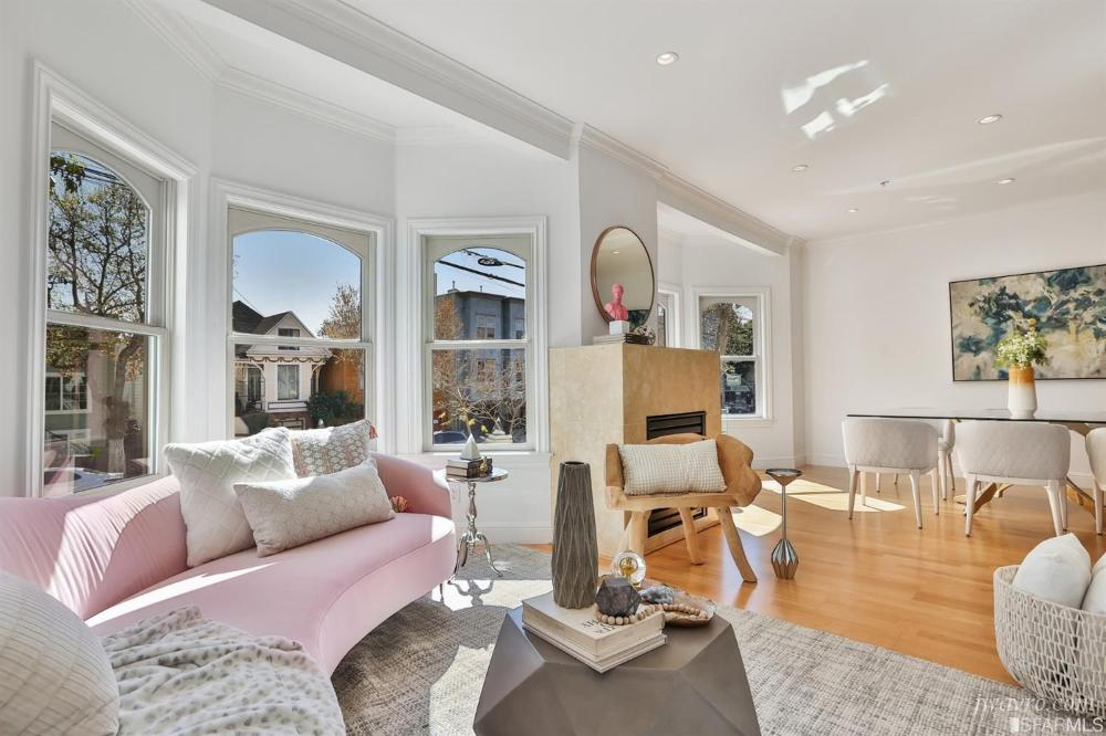 Stunning two-story 3-bedroom, 3-bathroom flat