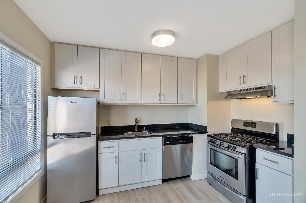 Remodeled 2bd w/ W/D in Unit! HW Floors! Great Location!