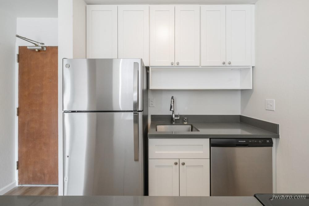 Bright Remodeled 2bd! HW Floors & Balcony! Awesome Location!