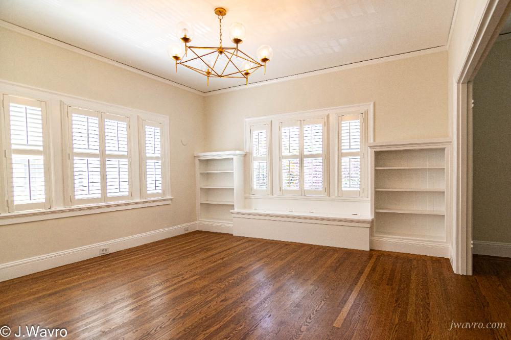 Beautiful One Bedroom One Bath Corner Condo