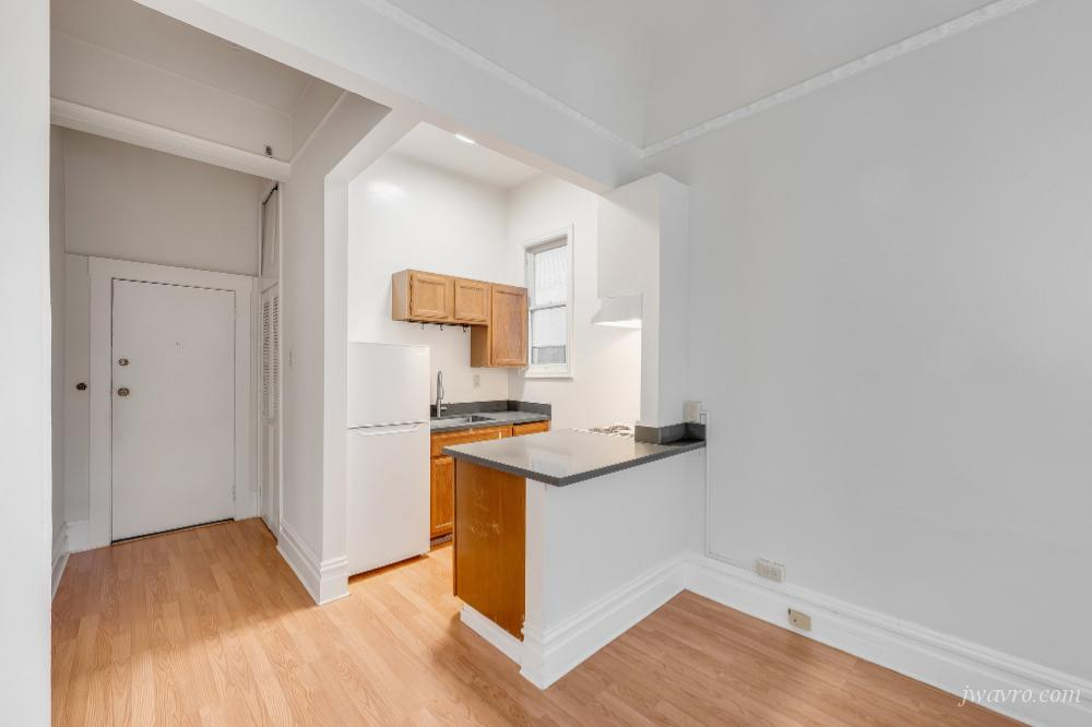 Wow! Large Remodeled Studio w/ HW! Excellent Location!