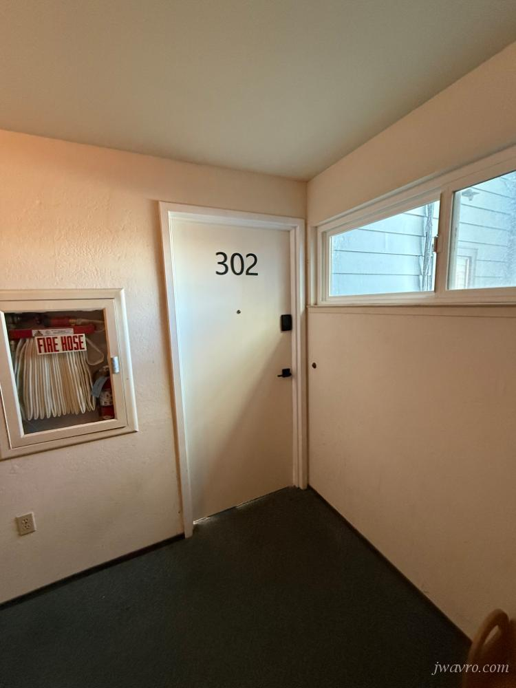Beautiful remodeled 2 bedroom plus office in trendy Mission!
