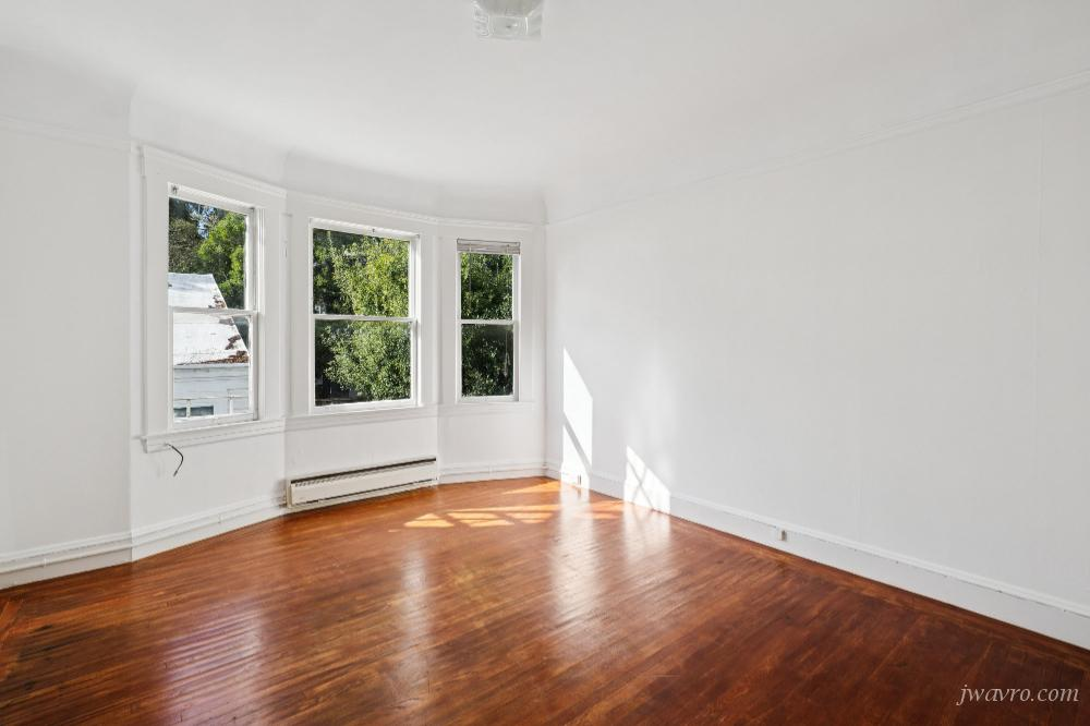 Prime Pac Heights Bright Studio w/ HW Floors! Must See!