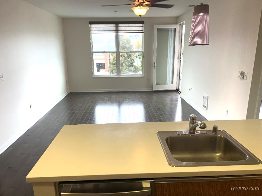 2bd/2ba Bayview Condo w/pkg on 3rd St