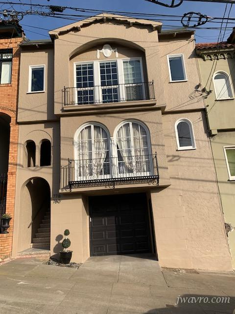 Large 2 bedroom full floor flat + sunroom. Parking included!