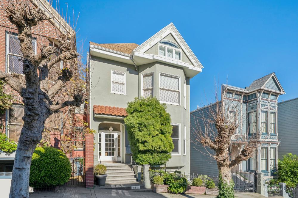 Gorgeous Two Bed Condo with Parking and Storage