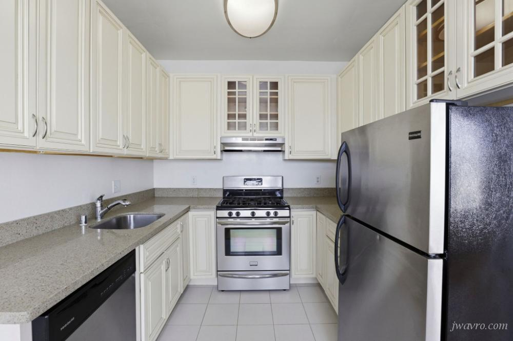 Must See Prime Marina Remodeled Top Floor Studio!