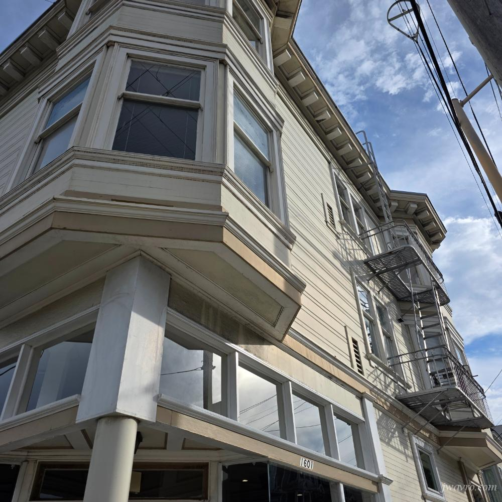 Top Floor, Sunny Noe Valley 1 bedroom Victorian Apt