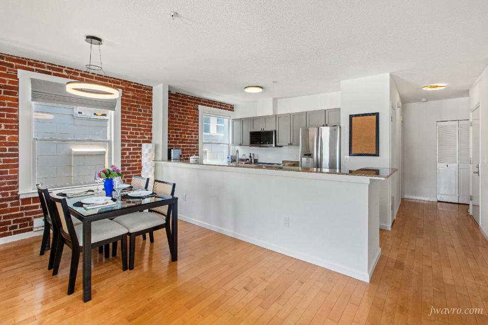 Bright Top Floor Noe Valley 2bd/2ba! Excellent Location!