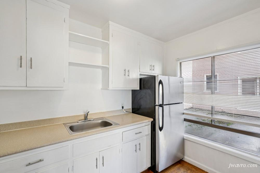 Must See Spacious Remodeled 1bd w/ HW Floors!