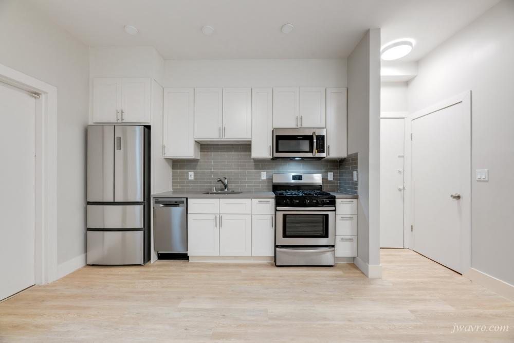 Newer Ground Floor 2bd w/ W/D & Patio! Excellent Location!