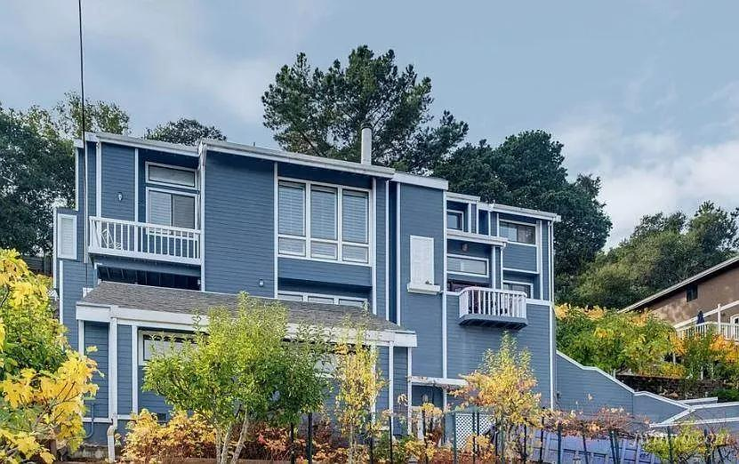 Spacious 4bed/3bath Burlingame Hills Home