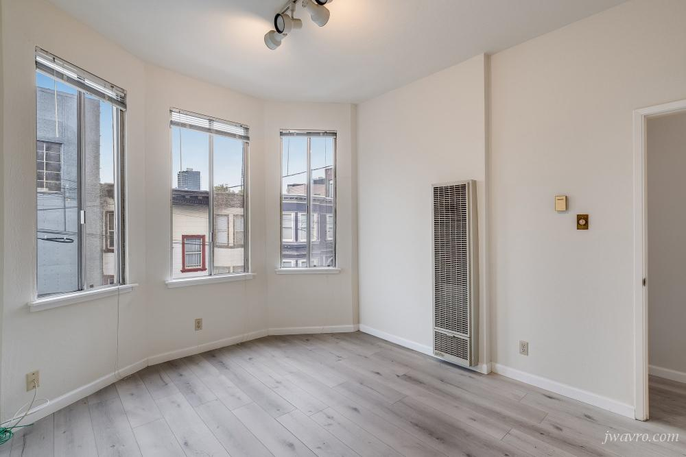 Updated 2nd Floor SOMA 1bd! Convenient Location!