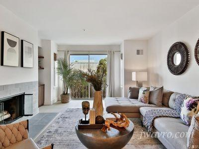 North Beach 2bd/2ba Condo w/pkg, w/d, roofdeck