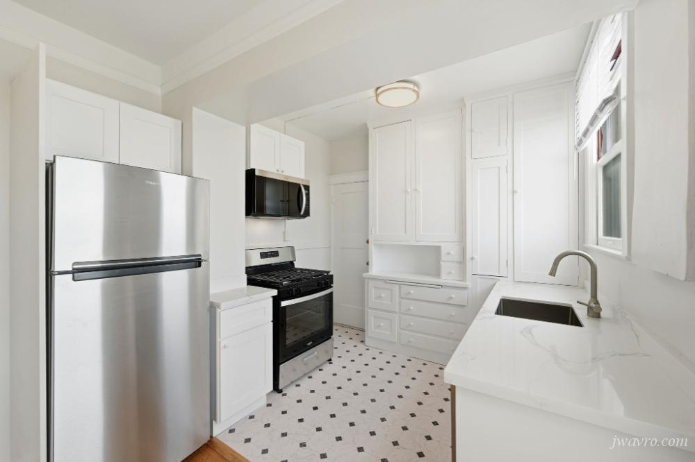 Bright Remodeled Top Floor Inner Sunset Studio w/ HW Floors!