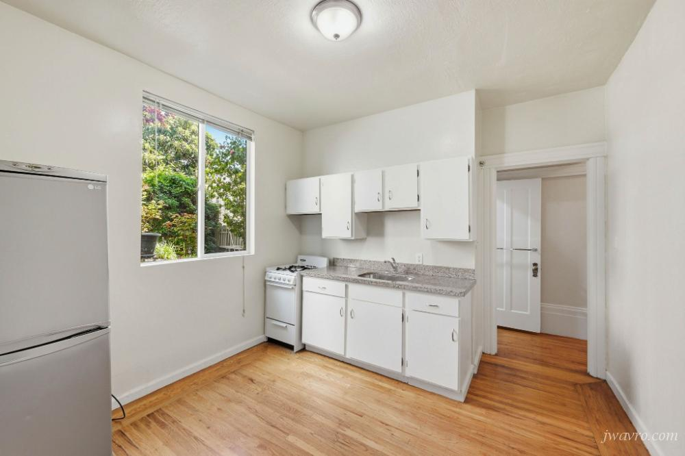 Must See Updated Prime Nob Hill 1bd w/ HW Floors!