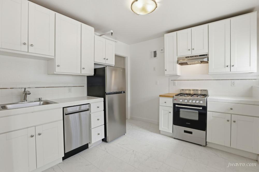 Remodeled Ground Floor Studio in Prime Nob Hill Location!