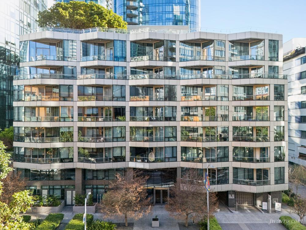 Luxury Lumina 2 Bedroom w/ Parking