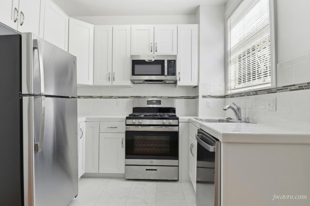 Prime Pac Heights Large Remodeled Studio w/ HW! 