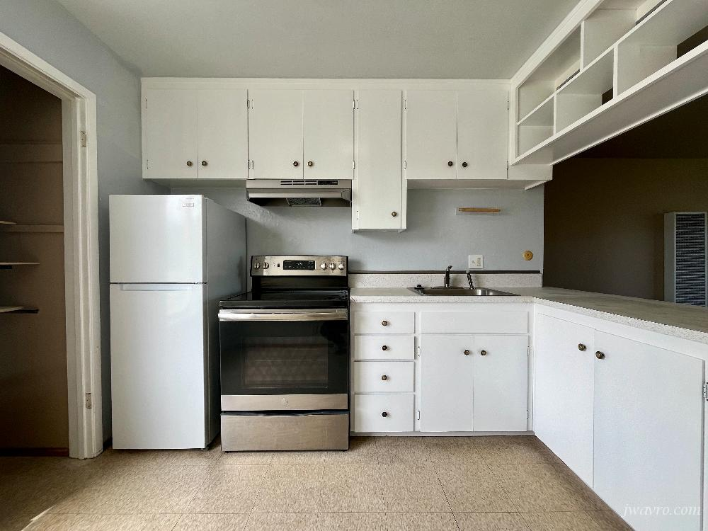 Spacious 2 Bed/1 Bath Top Floor Apt 