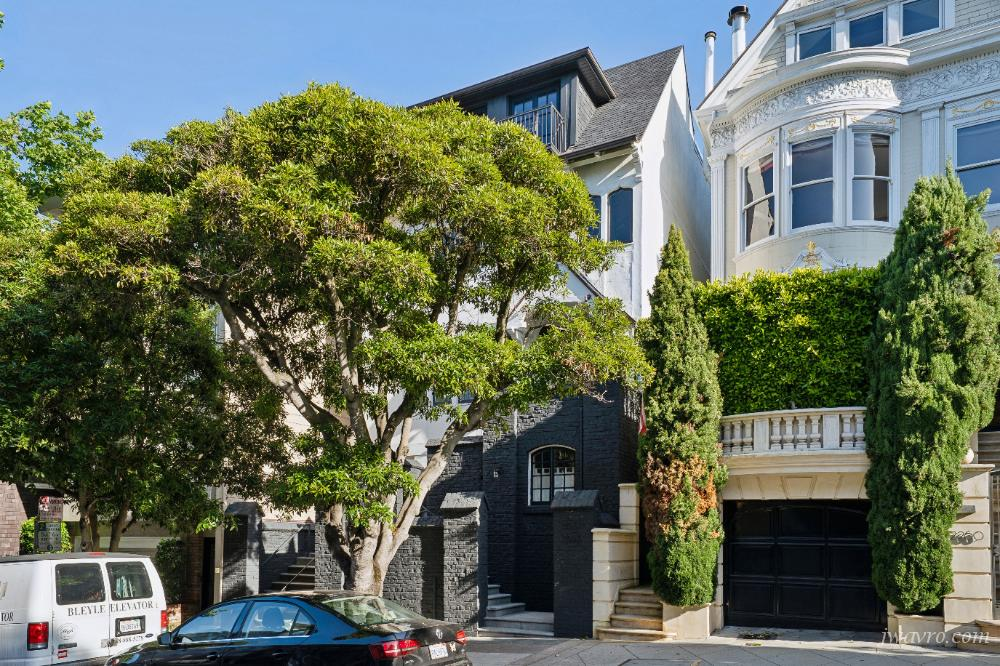 Spacious 3 bedroom flat w/ parking 