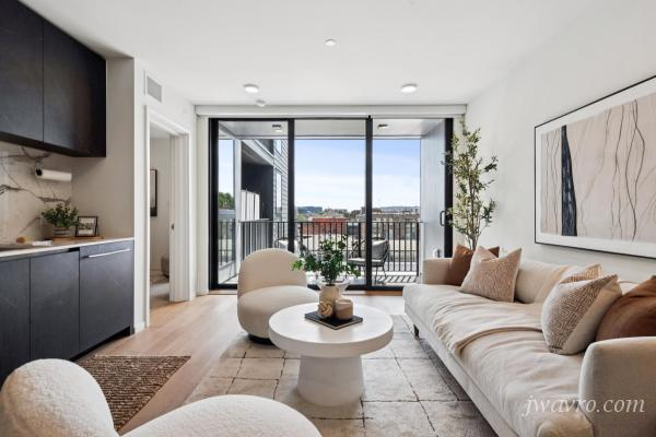 Luxury Soma condo - 1 bedroom plus den. 98 Walkscore!