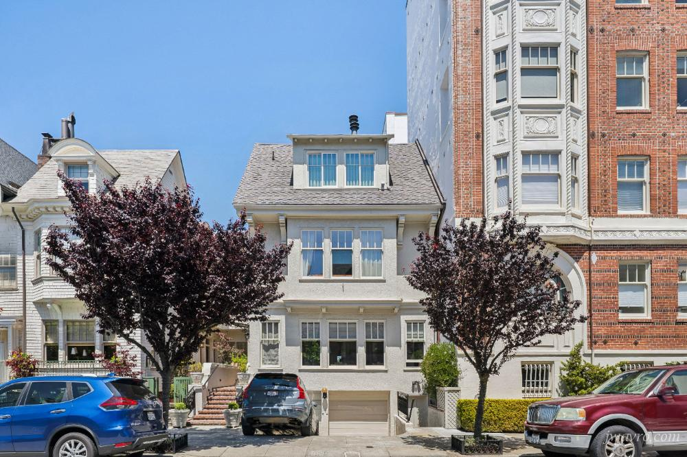 Spectacular Flat with Views - 4 Bed / 3 Full & 2 1/2 baths 