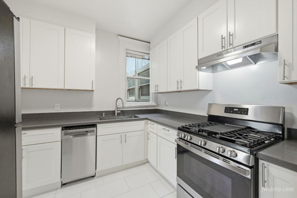 Bright Remodeled Top Floor Prime Russian Hill 2bd! Must See!