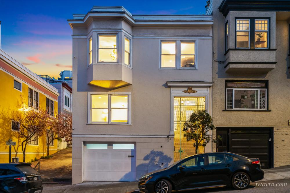 Exceptional 5 bedroom Home w/ Views and Parking