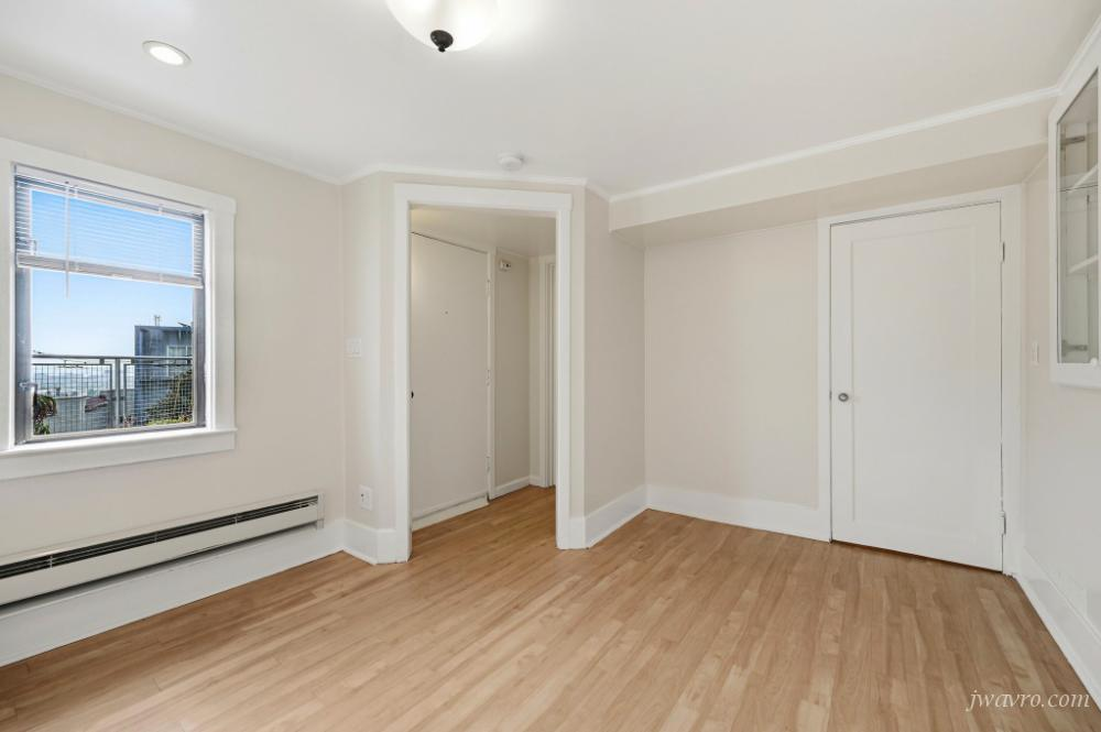Super Cute Efficiency Studio! Great Location! Views!