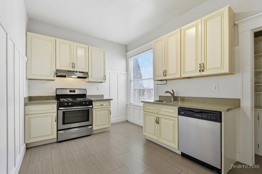 Spacious Remodeled Nob Hill Top Floor 1bd Apt! Must See! 