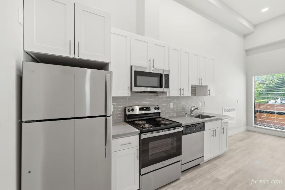 Must See Newer Super Cute Jr 1bd w/ Patio!