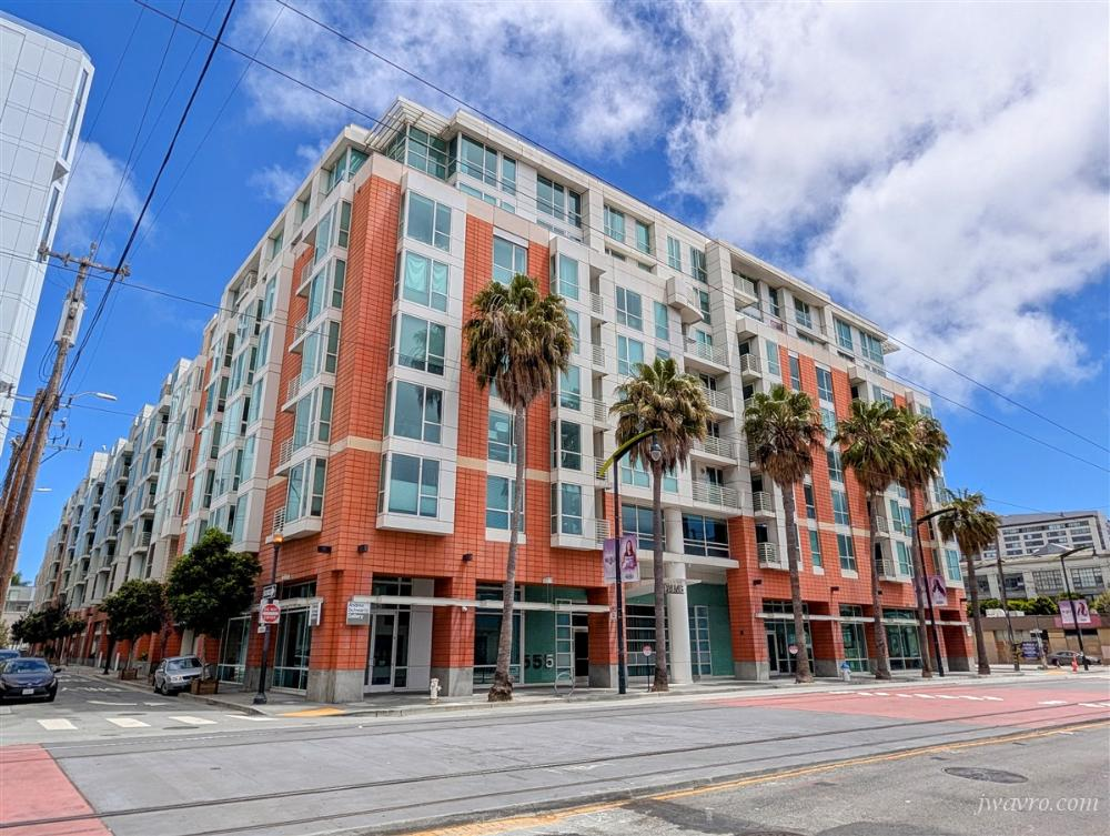 Luxury Jr 1 Bed Penthouse-level condo at the Palms!