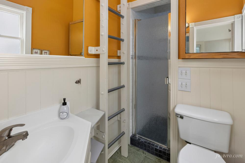Gorgeous Top Floor Apt! Partially furnished or unfurnished