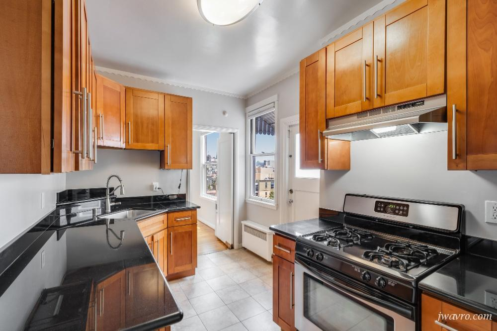 Fabulous View Spacious Remodeled Top Floor Corner 1bd!