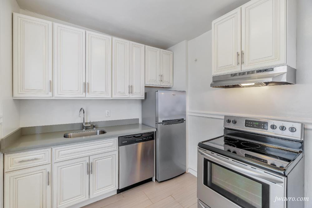 Bright Remodeled Prime Nob Hill 1bd w/ HW Floors! Must See!