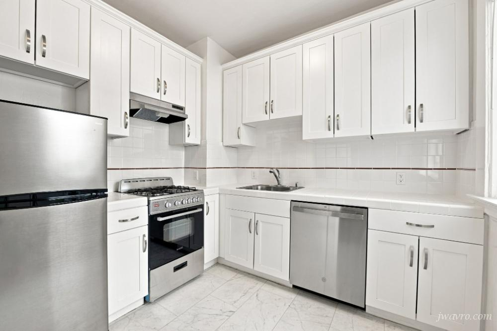 Prime Nob Hill Remodeled Studio w/ HW Floors! Must See!