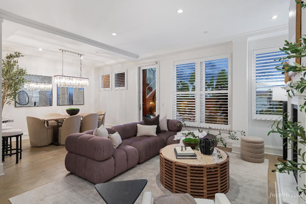 Luxury Top Floor Turn Key Condo for Rent