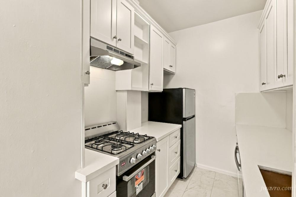 Wow! Spacious Remodeled Quiet Studio! Great Location! 