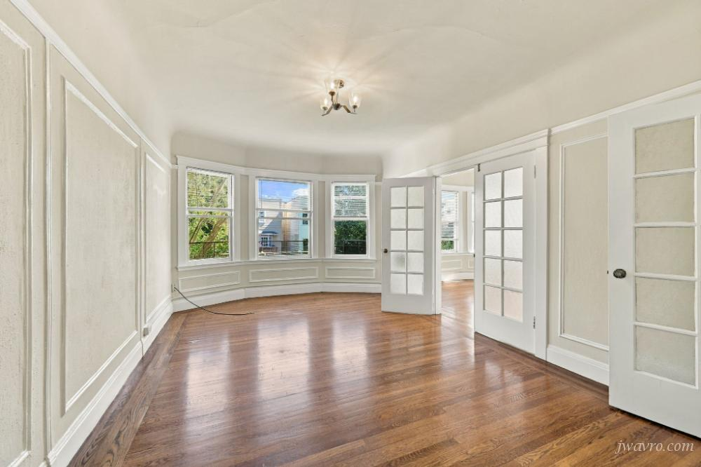 Quiet Bright Remodeled Large 1bd Apt Just off Lake Street!